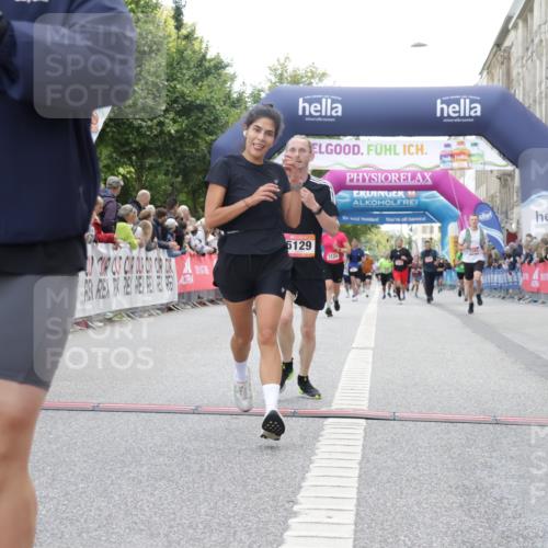 06.09.2026 - CURREX Alsterlauf Yannick Fuchs http://msf.ph/oto/10154558 06.09.2026 09:52:18 Ziel 2118, 2191, 2284, 2758, 2765, 3124, 3289, 3450, 3789, 4301, 4462, 5129, 5287, 8071 meine-sportfotos.de