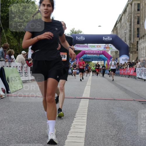 06.09.2026 - CURREX Alsterlauf Yannick Fuchs http://msf.ph/oto/10154652 06.09.2026 09:52:19 Ziel 2118, 2191, 2284, 2758, 2765, 3124, 3289, 3450, 3789, 4301, 4462, 5129, 5287, 8071 meine-sportfotos.de