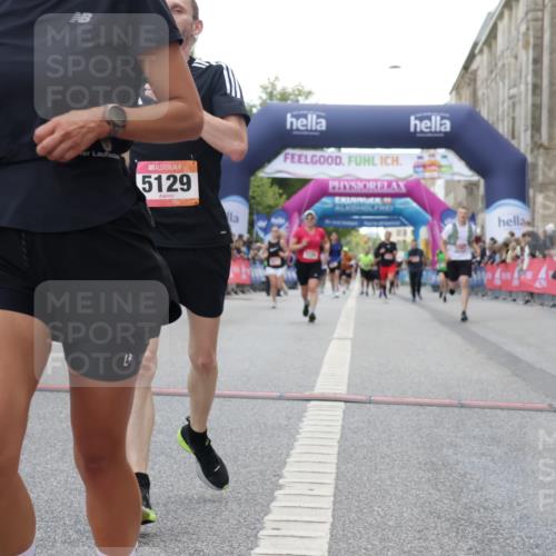 06.09.2026 - CURREX Alsterlauf Yannick Fuchs http://msf.ph/oto/10154682 06.09.2026 09:52:19 Ziel 2118, 2191, 2284, 2758, 2765, 3124, 3289, 3450, 3789, 4301, 4462, 5129, 5287, 8071 meine-sportfotos.de