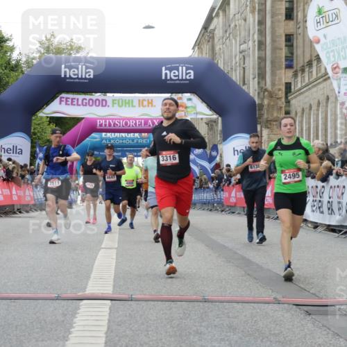 06.09.2026 - CURREX Alsterlauf Yannick Fuchs http://msf.ph/oto/10155568 06.09.2026 09:52:26 Ziel 2495, 2511, 2765, 2970, 3124, 3217, 3316, 4005, 4301, 4643, 4935, 5323, 5454, 5677, 6139 meine-sportfotos.de