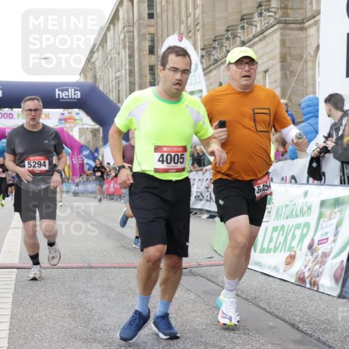 06.09.2026 - CURREX Alsterlauf Yannick Fuchs http://msf.ph/oto/10156326 06.09.2026 09:52:32 Ziel 2495, 2511, 2529, 2970, 3217, 3316, 3471, 4005, 4643, 4935, 5294, 5323, 5454, 5677, 6139 meine-sportfotos.de