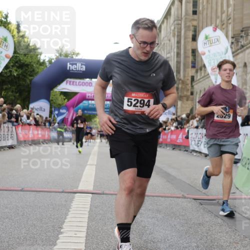 06.09.2026 - CURREX Alsterlauf Yannick Fuchs http://msf.ph/oto/10156553 06.09.2026 09:52:33 Ziel 2495, 2511, 2529, 2970, 3058, 3217, 3316, 3471, 4005, 4643, 4935, 5294, 5323, 5454, 6139 meine-sportfotos.de