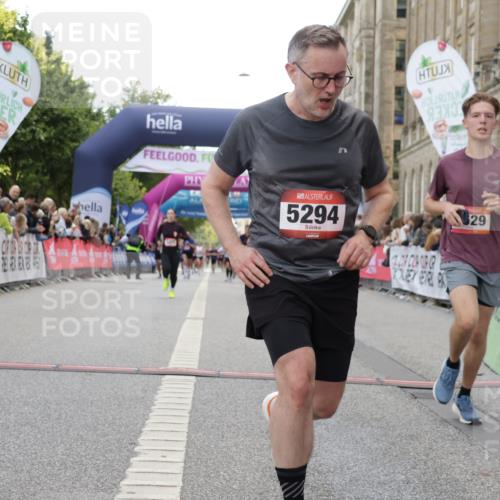 06.09.2026 - CURREX Alsterlauf Yannick Fuchs http://msf.ph/oto/10156590 06.09.2026 09:52:33 Ziel 2495, 2511, 2529, 2970, 3058, 3217, 3316, 3471, 4005, 4643, 4935, 5294, 5323, 5454, 6139 meine-sportfotos.de