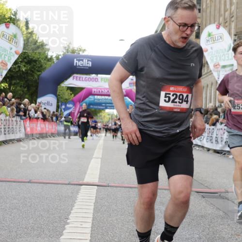 06.09.2026 - CURREX Alsterlauf Yannick Fuchs http://msf.ph/oto/10156612 06.09.2026 09:52:33 Ziel 2495, 2511, 2529, 2970, 3058, 3217, 3316, 3471, 4005, 4643, 4935, 5294, 5323, 5454, 6139 meine-sportfotos.de