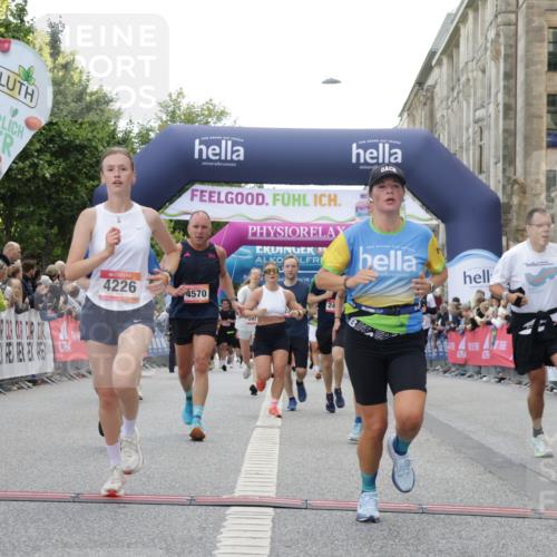 06.09.2026 - CURREX Alsterlauf Yannick Fuchs http://msf.ph/oto/10158348 06.09.2026 09:52:50 Ziel 2438, 2465, 2510, 2799, 3135, 3808, 3954, 3971, 4226, 4457, 4570, 6232, 8025, 8324 meine-sportfotos.de