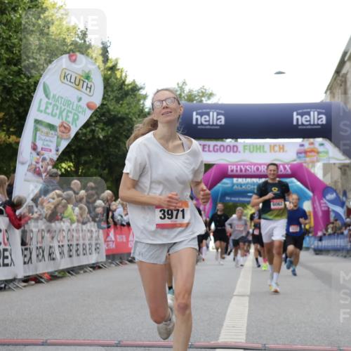 06.09.2026 - CURREX Alsterlauf Yannick Fuchs http://msf.ph/oto/10158940 06.09.2026 09:52:55 Ziel 2438, 2465, 2510, 3135, 3954, 3971, 4226, 4570, 4780, 4781, 5048, 5522, 6062, 6232, 6314, 8025, 8324 meine-sportfotos.de