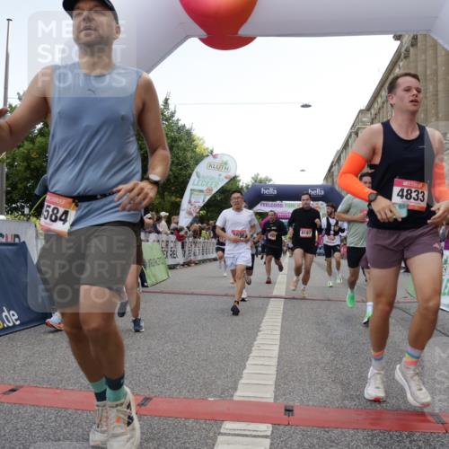 06.09.2026 - CURREX Alsterlauf Yannick Fuchs http://msf.ph/oto/10163766 06.09.2026 09:53:19 Ziel 2036, 2460, 2554, 2561, 2704, 3065, 3087, 3395, 3396, 4305, 4465, 4584, 4623, 4707, 4708, 4833, 4991, 5681, 5886, 5935, 5983, 8173, 8187, 8230, 8340 meine-sportfotos.de