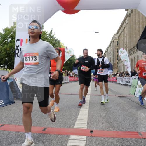 06.09.2026 - CURREX Alsterlauf Yannick Fuchs http://msf.ph/oto/10164134 06.09.2026 09:53:21 Ziel 2036, 2460, 2554, 2561, 3065, 3087, 3395, 3396, 4584, 4623, 4707, 4708, 4833, 4991, 5133, 5983, 8173, 8187, 8230, 8340 meine-sportfotos.de