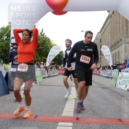 06.09.2026 - CURREX Alsterlauf Yannick Fuchs http://msf.ph/oto/10164327 06.09.2026 09:53:22 Ziel 2036, 2460, 2536, 2554, 2561, 3065, 3087, 3395, 3396, 3953, 4584, 4623, 4707, 4708, 4749, 4833, 4991, 5133, 5983, 8173, 8187, 8230, 8340 meine-sportfotos.de