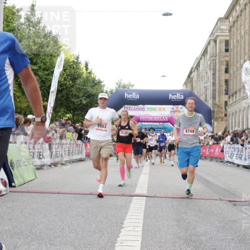06.09.2026 - CURREX Alsterlauf Yannick Fuchs http://msf.ph/oto/10165058 06.09.2026 09:53:26 Ziel 2036, 2460, 2536, 2554, 2561, 2766, 3065, 3087, 3395, 3396, 3531, 3953, 4620, 4749, 4808, 4991, 5133, 5983, 8173, 8187 meine-sportfotos.de