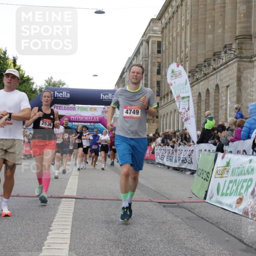 06.09.2026 - CURREX Alsterlauf Yannick Fuchs http://msf.ph/oto/10165364 06.09.2026 09:53:27 Ziel 2460, 2536, 2554, 2561, 2666, 2766, 3065, 3205, 3395, 3396, 3531, 3953, 4620, 4749, 4808, 4980, 5029, 5133, 5822, 5983, 8006, 8187 meine-sportfotos.de