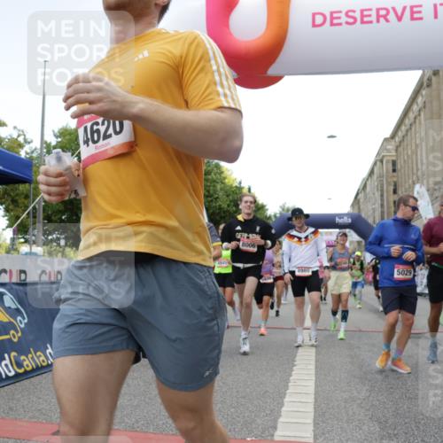 06.09.2026 - CURREX Alsterlauf Yannick Fuchs http://msf.ph/oto/10166410 06.09.2026 09:53:33 Ziel 2536, 2666, 2766, 2782, 3205, 3458, 3531, 3953, 4082, 4283, 4572, 4620, 4749, 4797, 4808, 4832, 4937, 4945, 4980, 5029, 5110, 5236, 5446, 5546, 5656, 5822, 5839, 6372, 6455, 8006, 8133, 8135 meine-sportfotos.de