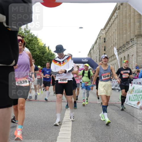 06.09.2026 - CURREX Alsterlauf Yannick Fuchs http://msf.ph/oto/10166795 06.09.2026 09:53:35 Ziel 2666, 2766, 2782, 3205, 3458, 3531, 4082, 4283, 4572, 4620, 4797, 4808, 4832, 4937, 4945, 4980, 5029, 5110, 5236, 5446, 5546, 5656, 5782, 5822, 5839, 6372, 6455, 8006, 8133, 8135 meine-sportfotos.de