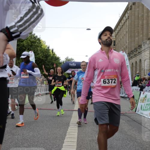 06.09.2026 - CURREX Alsterlauf Yannick Fuchs http://msf.ph/oto/10167516 06.09.2026 09:53:39 Ziel 2537, 2666, 2782, 3205, 3458, 3964, 4082, 4283, 4571, 4572, 4797, 4832, 4937, 4945, 4980, 5029, 5110, 5119, 5236, 5446, 5546, 5590, 5656, 5782, 5822, 5839, 6372, 6455, 6477, 8006, 8133, 8135 meine-sportfotos.de
