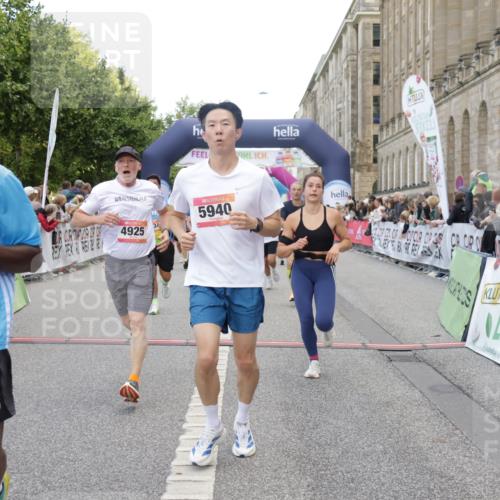 06.09.2026 - CURREX Alsterlauf Yannick Fuchs http://msf.ph/oto/10174622 06.09.2026 09:54:02 Ziel 2309, 2347, 2518, 3231, 3334, 3556, 3701, 3852, 3944, 4801, 4803, 4925, 4965, 5273, 5940, 6016, 6125, 6234, 8246, 8299, 8322 meine-sportfotos.de