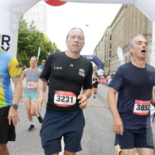 06.09.2026 - CURREX Alsterlauf Yannick Fuchs http://msf.ph/oto/10174740 06.09.2026 09:54:05 Ziel 2347, 3231, 3334, 3483, 3556, 3701, 3852, 3944, 4801, 4803, 4925, 4965, 5273, 5354, 5528, 5684, 5696, 5940, 6016, 6184, 6234, 8246, 8299, 8322 meine-sportfotos.de