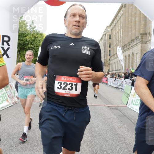 06.09.2026 - CURREX Alsterlauf Yannick Fuchs http://msf.ph/oto/10174758 06.09.2026 09:54:05 Ziel 2347, 3231, 3334, 3483, 3556, 3701, 3852, 3944, 4801, 4803, 4925, 4965, 5273, 5354, 5528, 5684, 5696, 5940, 6016, 6184, 6234, 8246, 8299, 8322 meine-sportfotos.de