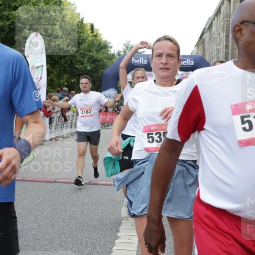 06.09.2026 - CURREX Alsterlauf Yannick Fuchs http://msf.ph/oto/10175191 06.09.2026 09:54:16 Ziel 2359, 2405, 2415, 2530, 3391, 3483, 3770, 4053, 4054, 4182, 4308, 4309, 4316, 4326, 4564, 5103, 5120, 5182, 5353, 5528, 5684, 5696, 5900, 5934, 6287, 6442 meine-sportfotos.de