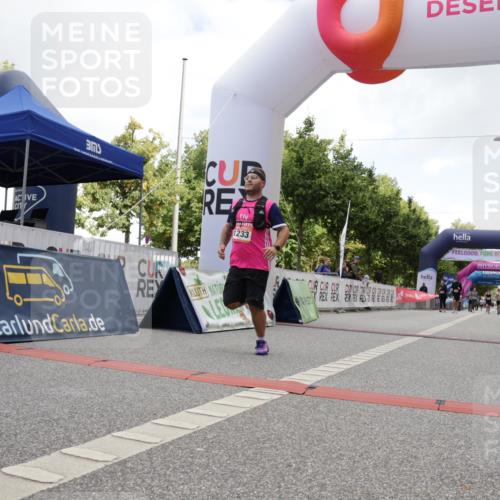 06.09.2026 - CURREX Alsterlauf Yannick Fuchs http://msf.ph/oto/10175207 06.09.2026 12:01:37 Ziel 1073, 1147, 1155, 1156, 1233, 1265 meine-sportfotos.de