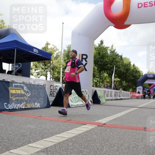 06.09.2026 - CURREX Alsterlauf Yannick Fuchs http://msf.ph/oto/10175228 06.09.2026 12:01:37 Ziel 1073, 1147, 1155, 1156, 1233, 1265 meine-sportfotos.de