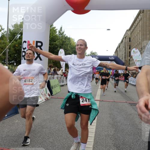 06.09.2026 - CURREX Alsterlauf Yannick Fuchs http://msf.ph/oto/10175263 06.09.2026 09:54:18 Ziel 2359, 2405, 2415, 2530, 3391, 3393, 3591, 3770, 4053, 4054, 4182, 4308, 4309, 4316, 4326, 4564, 5103, 5120, 5182, 5353, 5579, 5900, 5934, 6287, 6442, 8179 meine-sportfotos.de
