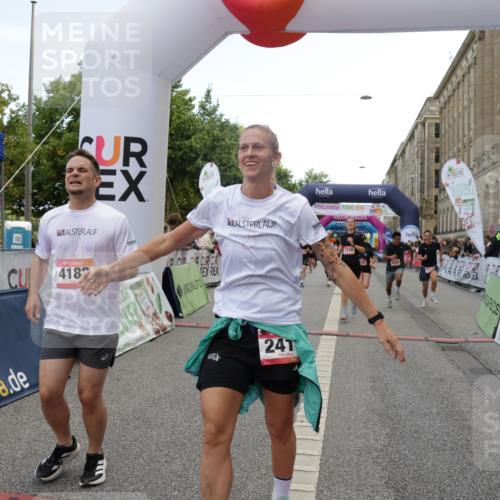 06.09.2026 - CURREX Alsterlauf Yannick Fuchs http://msf.ph/oto/10175280 06.09.2026 09:54:19 Ziel 2359, 2405, 2415, 2530, 3391, 3393, 3591, 3770, 4182, 4308, 4309, 4316, 4326, 4564, 5120, 5182, 5353, 5579, 5900, 5934, 6194, 6287, 6442, 8179 meine-sportfotos.de