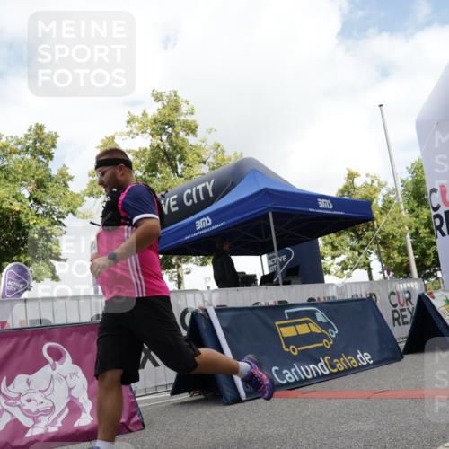 06.09.2026 - CURREX Alsterlauf Yannick Fuchs http://msf.ph/oto/10175312 06.09.2026 12:01:38 Ziel 1147, 1155, 1156, 1233 meine-sportfotos.de