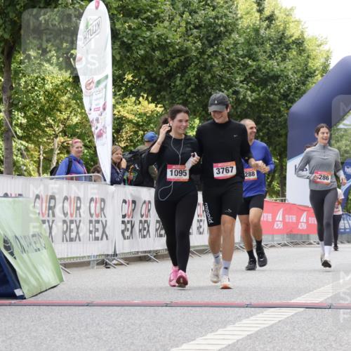 06.09.2026 - CURREX Alsterlauf Yannick Fuchs http://msf.ph/oto/10175462 06.09.2026 12:01:46 Ziel 1095, 1284, 1285, 1286, 1288 meine-sportfotos.de