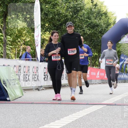 06.09.2026 - CURREX Alsterlauf Yannick Fuchs http://msf.ph/oto/10175538 06.09.2026 12:01:47 Ziel 1095, 1284, 1285, 1286, 1288 meine-sportfotos.de