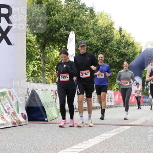 06.09.2026 - CURREX Alsterlauf Yannick Fuchs http://msf.ph/oto/10175615 06.09.2026 12:01:48 Ziel 1095, 1284, 1285, 1286, 1288, 8042 meine-sportfotos.de
