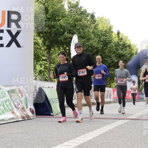 06.09.2026 - CURREX Alsterlauf Yannick Fuchs http://msf.ph/oto/10175640 06.09.2026 12:01:48 Ziel 1095, 1284, 1285, 1286, 1288, 8042 meine-sportfotos.de