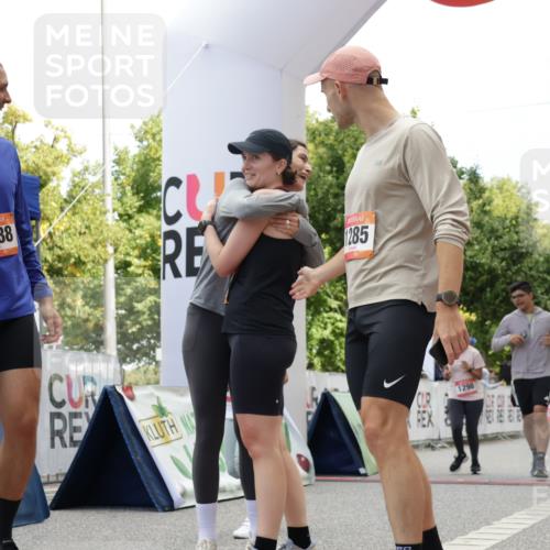 06.09.2026 - CURREX Alsterlauf Yannick Fuchs http://msf.ph/oto/10176076 06.09.2026 12:01:54 Ziel 1095, 1284, 1285, 1286, 1288, 1298, 1305, 8042 meine-sportfotos.de