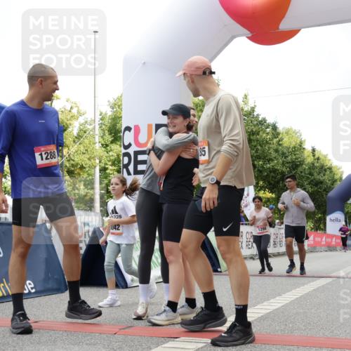 06.09.2026 - CURREX Alsterlauf Yannick Fuchs http://msf.ph/oto/10176104 06.09.2026 12:01:55 Ziel 1095, 1284, 1285, 1286, 1288, 1298, 1305, 8042 meine-sportfotos.de
