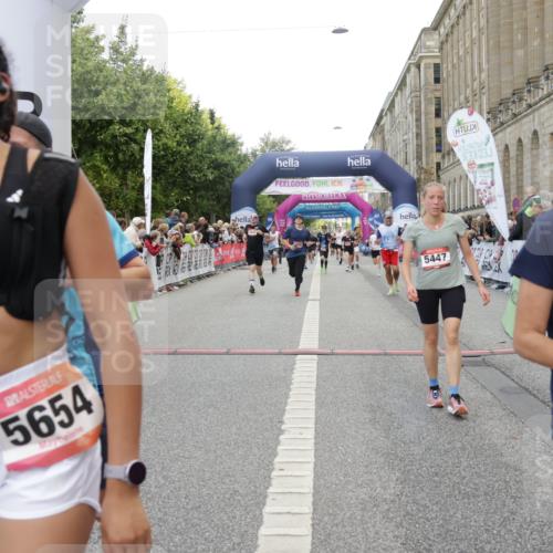 06.09.2026 - CURREX Alsterlauf Yannick Fuchs http://msf.ph/oto/10176401 06.09.2026 09:54:42 Ziel 2179, 2433, 2451, 2477, 3233, 3410, 3413, 3478, 3629, 4974, 5116, 5250, 5447, 5589, 5654, 5700, 5701, 6011, 6079, 6329, 6331, 6437 meine-sportfotos.de