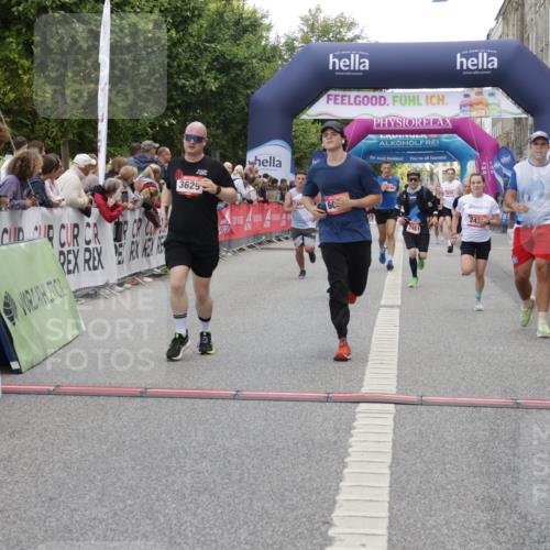 06.09.2026 - CURREX Alsterlauf Yannick Fuchs http://msf.ph/oto/10176544 06.09.2026 09:54:44 Ziel 2179, 2433, 2451, 2477, 2640, 3233, 3410, 3413, 3478, 3629, 4206, 4394, 4974, 5116, 5250, 5447, 5654, 5666, 5700, 5701, 6011, 6079, 6329, 6331 meine-sportfotos.de
