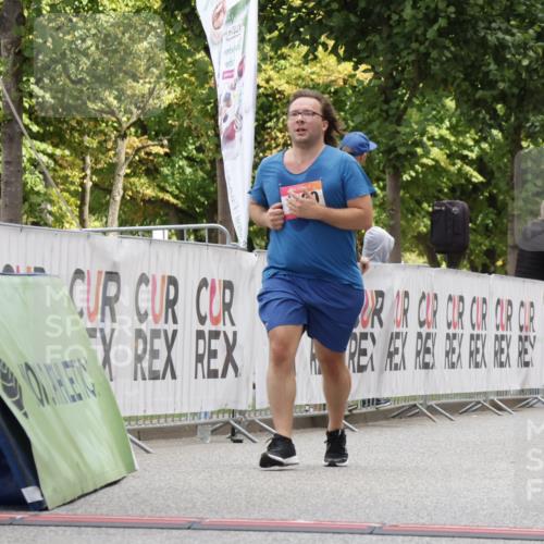 06.09.2026 - CURREX Alsterlauf Yannick Fuchs http://msf.ph/oto/10176720 06.09.2026 12:02:25 Ziel 1072, 1320, 1337 meine-sportfotos.de
