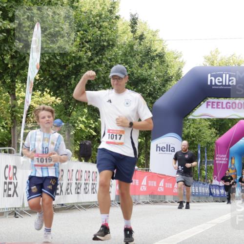 06.09.2026 - CURREX Alsterlauf Yannick Fuchs http://msf.ph/oto/10176915 06.09.2026 12:02:35 Ziel 1017, 1019 meine-sportfotos.de