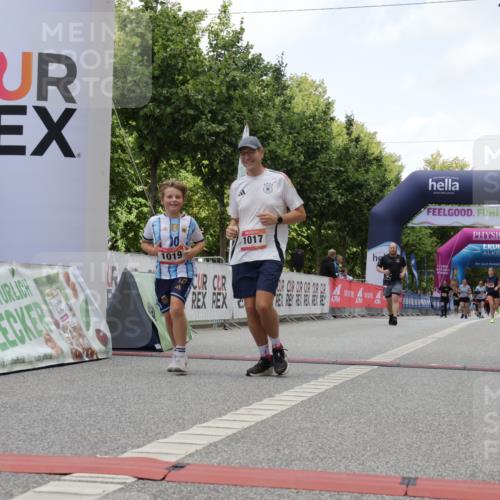 06.09.2026 - CURREX Alsterlauf Yannick Fuchs http://msf.ph/oto/10177000 06.09.2026 12:02:36 Ziel 1017, 1019 meine-sportfotos.de
