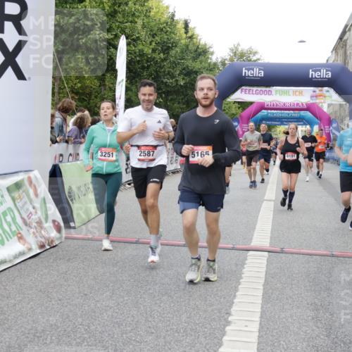 06.09.2026 - CURREX Alsterlauf Yannick Fuchs http://msf.ph/oto/10177100 06.09.2026 09:54:52 Ziel 2314, 2395, 2433, 2451, 2587, 2640, 3251, 3341, 3363, 3413, 3629, 3991, 4206, 4335, 4394, 4458, 4974, 5165, 5657, 5666, 6079, 6191, 6210 meine-sportfotos.de