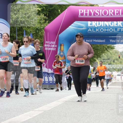 06.09.2026 - CURREX Alsterlauf Yannick Fuchs http://msf.ph/oto/10177311 06.09.2026 12:02:46 Ziel 1005, 8267 meine-sportfotos.de