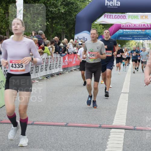 06.09.2026 - CURREX Alsterlauf Yannick Fuchs http://msf.ph/oto/10177335 06.09.2026 09:54:55 Ziel 2314, 2395, 2397, 2494, 2587, 2640, 2962, 3251, 3341, 3363, 3991, 4206, 4335, 4394, 4458, 5165, 5298, 5385, 5657, 5666, 6191, 6210 meine-sportfotos.de