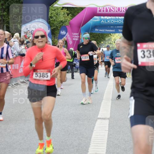 06.09.2026 - CURREX Alsterlauf Yannick Fuchs http://msf.ph/oto/10177503 06.09.2026 09:54:58 Ziel 2184, 2261, 2314, 2395, 2397, 2494, 2587, 2826, 2962, 3251, 3291, 3341, 3363, 3991, 4322, 4335, 4458, 4839, 5094, 5165, 5298, 5385, 6191 meine-sportfotos.de