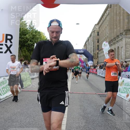 06.09.2026 - CURREX Alsterlauf Yannick Fuchs http://msf.ph/oto/10177541 06.09.2026 09:54:59 Ziel 2184, 2261, 2314, 2395, 2397, 2494, 2502, 2587, 2826, 2962, 3251, 3291, 3341, 3363, 3991, 4322, 4335, 4458, 4839, 5094, 5165, 5298, 5385, 6191 meine-sportfotos.de