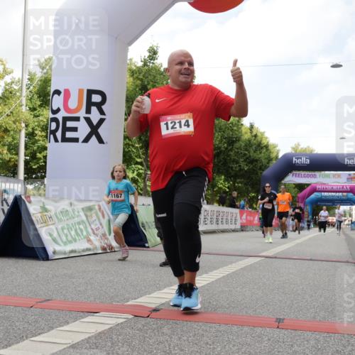 06.09.2026 - CURREX Alsterlauf Yannick Fuchs http://msf.ph/oto/10177810 06.09.2026 12:03:04 Ziel 1166, 1167, 1214, 1309, 1336, 6390, 8103 meine-sportfotos.de