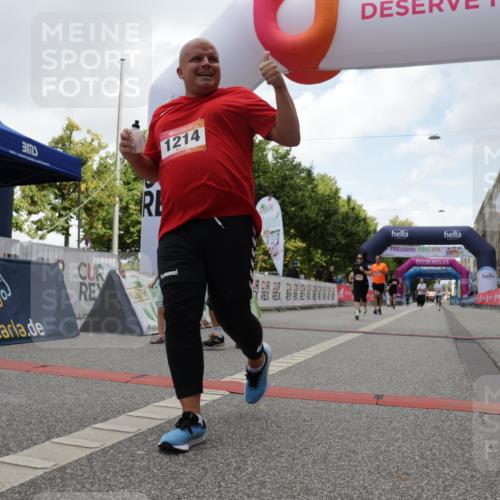 06.09.2026 - CURREX Alsterlauf Yannick Fuchs http://msf.ph/oto/10177848 06.09.2026 12:03:04 Ziel 1166, 1167, 1214, 1309, 1336, 6390, 8103 meine-sportfotos.de