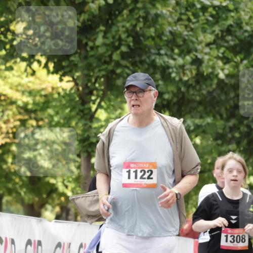 06.09.2026 - CURREX Alsterlauf Yannick Fuchs http://msf.ph/oto/10178242 06.09.2026 12:03:18 Ziel 1122, 1134, 1248, 1282, 1292, 1308 meine-sportfotos.de