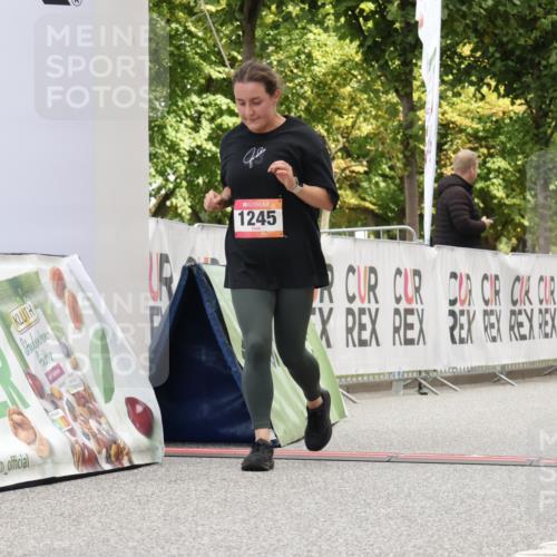 06.09.2026 - CURREX Alsterlauf Yannick Fuchs http://msf.ph/oto/10178468 06.09.2026 12:03:32 Ziel 1055, 1245 meine-sportfotos.de