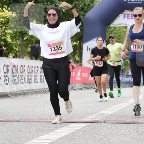 06.09.2026 - CURREX Alsterlauf Yannick Fuchs http://msf.ph/oto/10178657 06.09.2026 12:03:42 Ziel 1067, 1145, 1180, 1302, 1335 meine-sportfotos.de