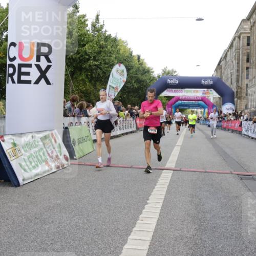 06.09.2026 - CURREX Alsterlauf Yannick Fuchs http://msf.ph/oto/10178664 06.09.2026 09:55:16 Ziel 2012, 2499, 2908, 3344, 4266, 4512, 4615, 4622, 4686, 4765, 4956, 5721, 5855, 6216 meine-sportfotos.de
