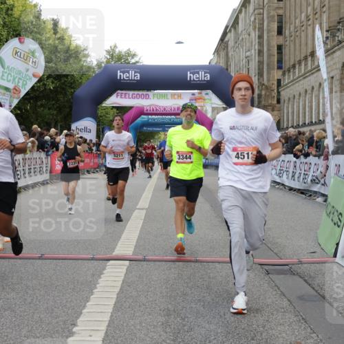 06.09.2026 - CURREX Alsterlauf Yannick Fuchs http://msf.ph/oto/10179006 06.09.2026 09:55:20 Ziel 2012, 2231, 2908, 3126, 3344, 3484, 4512, 4615, 4686, 5211, 5314, 5855, 6293 meine-sportfotos.de